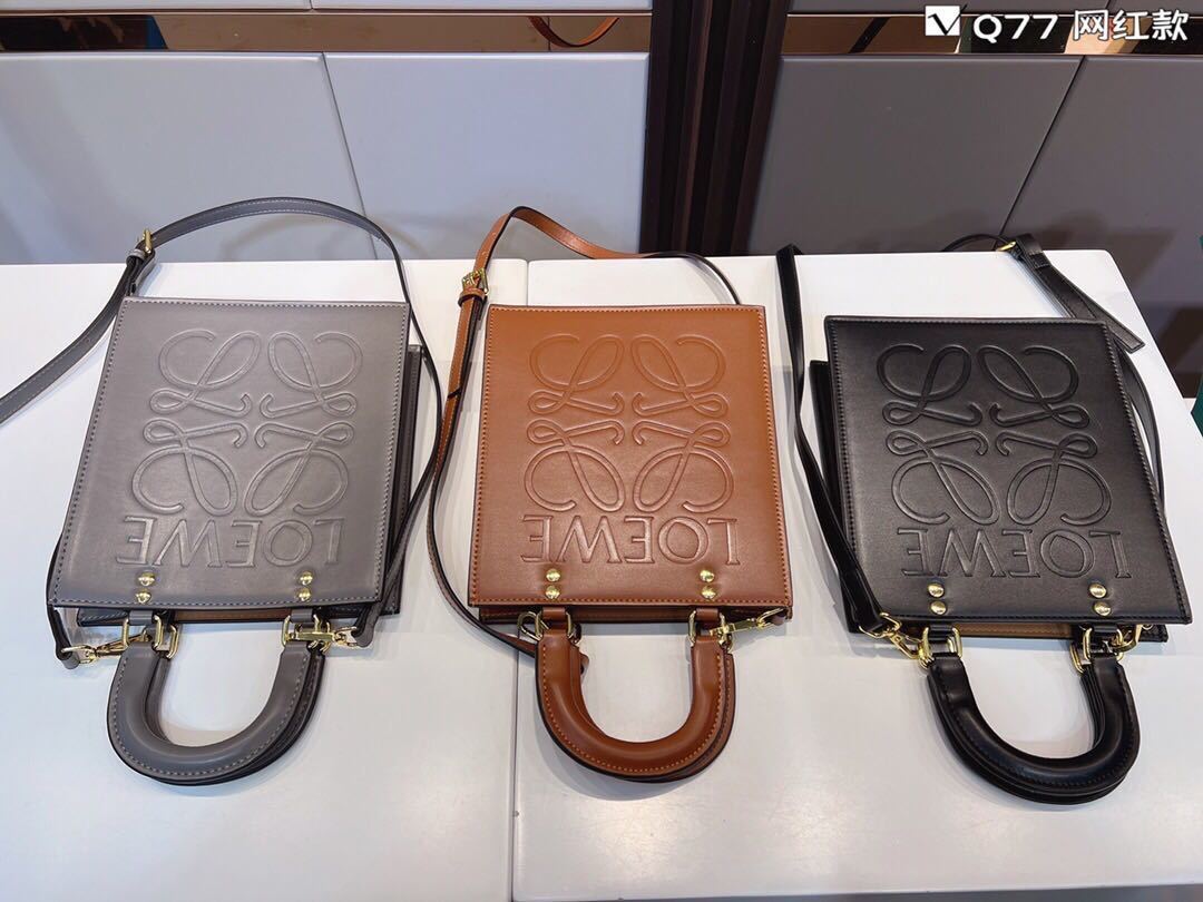 詳細な写真と価格については私に連絡してください。