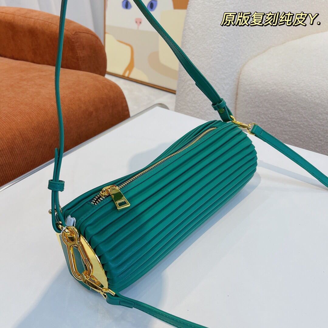 詳細な写真と価格については私に連絡してください。