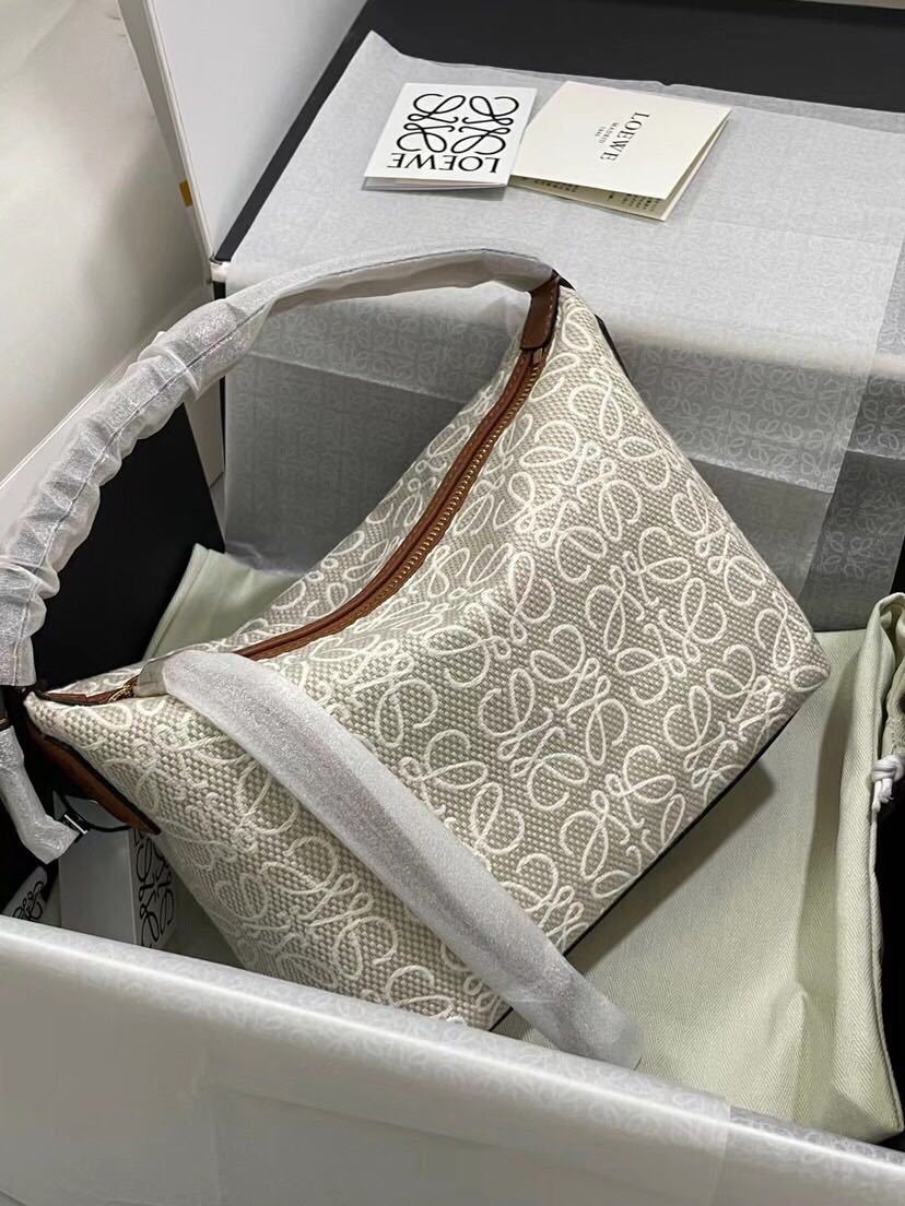 詳細な写真と価格については私に連絡してください。