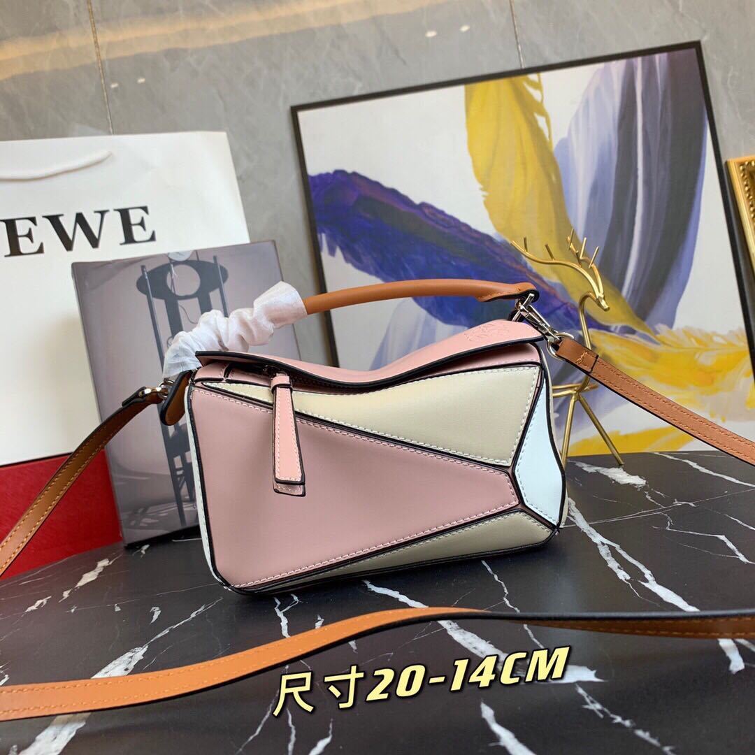 詳細な写真と価格については私に連絡してください。