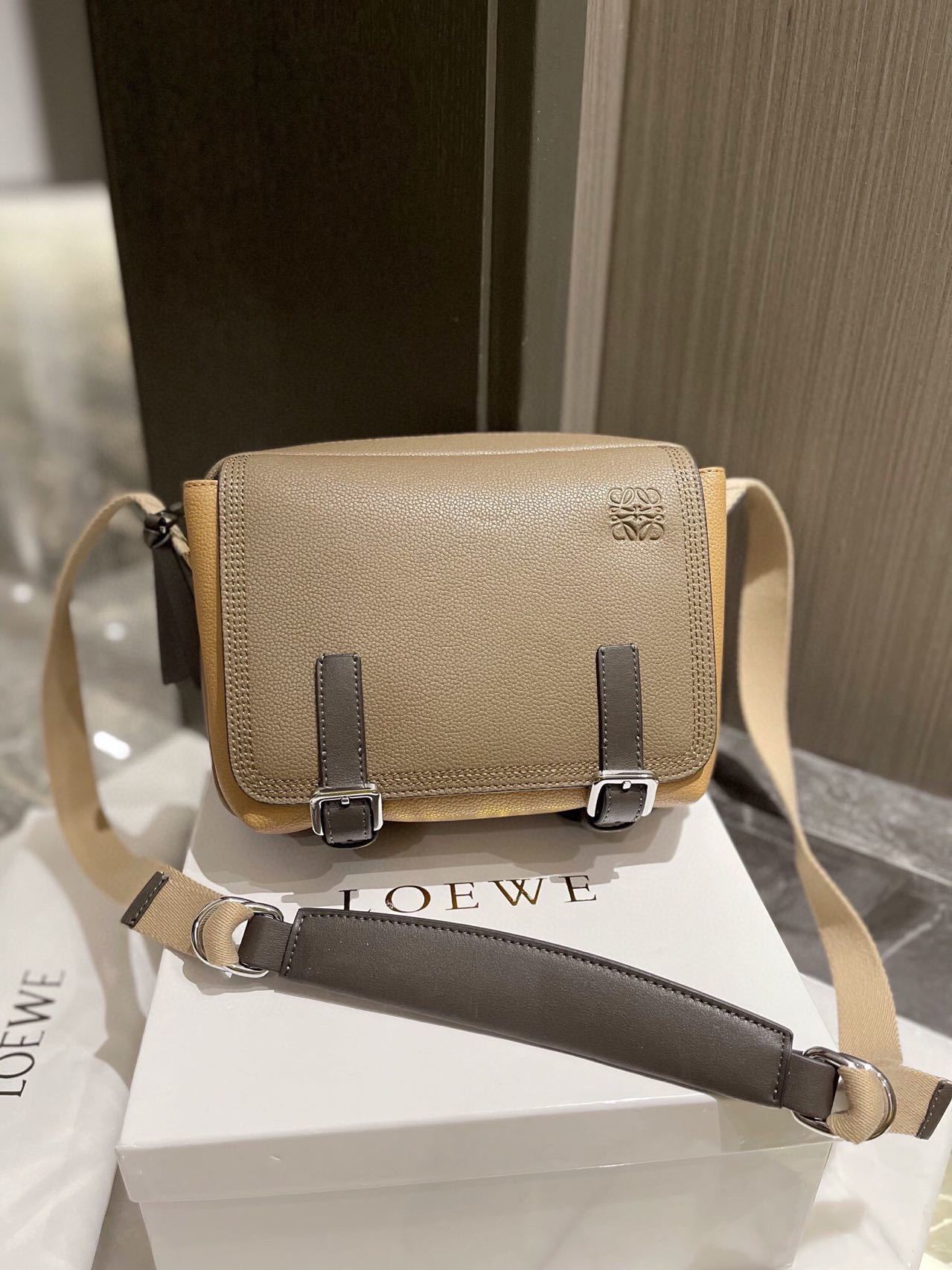 詳細な写真と価格については私に連絡してください。