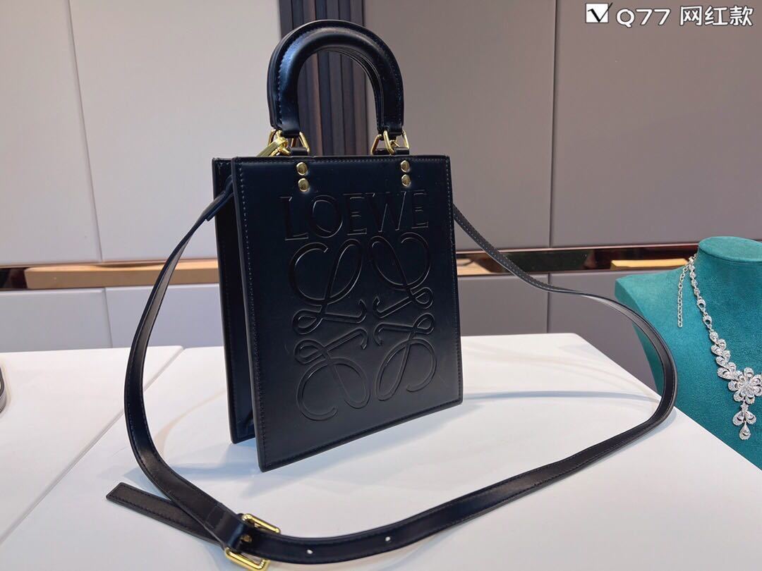 詳細な写真と価格については私に連絡してください。