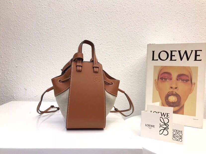 詳細な写真と価格については私に連絡してください。