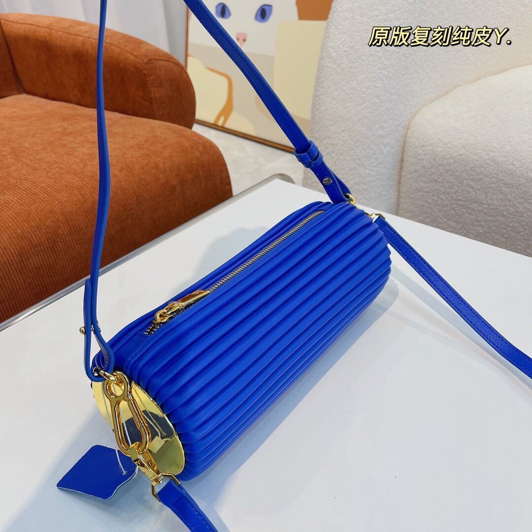 詳細な写真と価格については私に連絡してください。