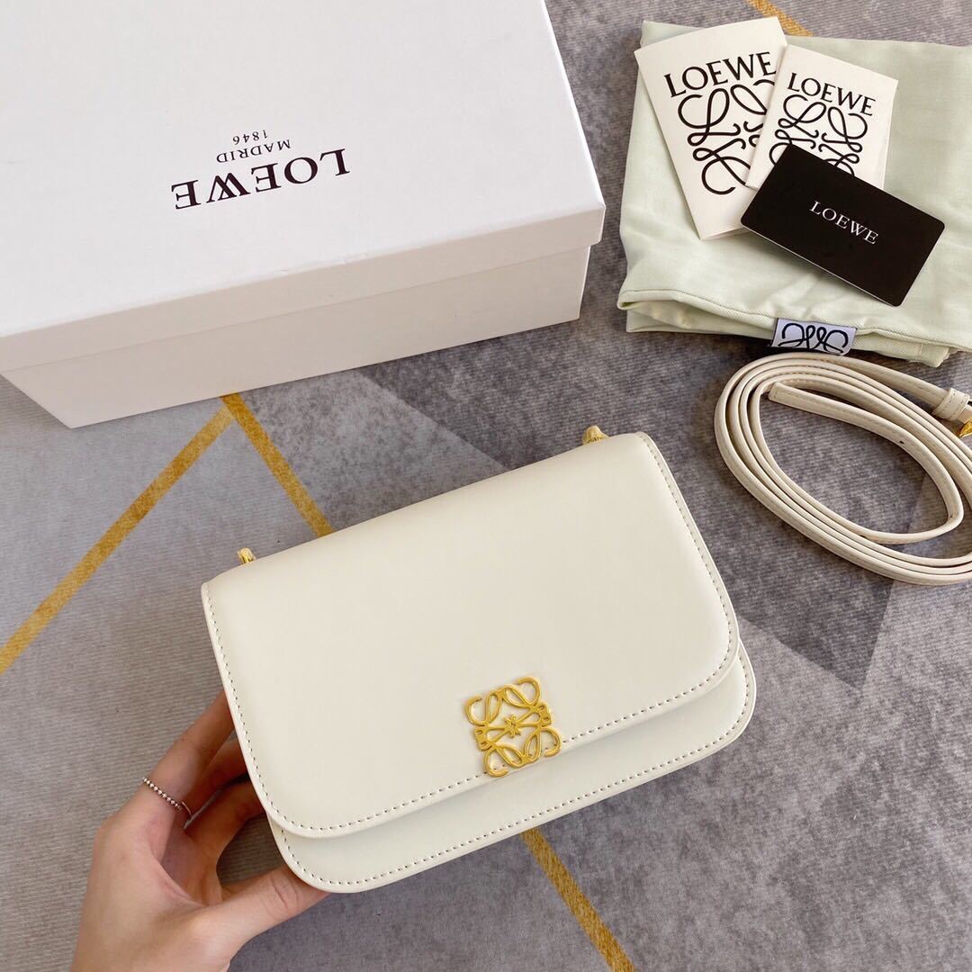 詳細な写真と価格については私に連絡してください。