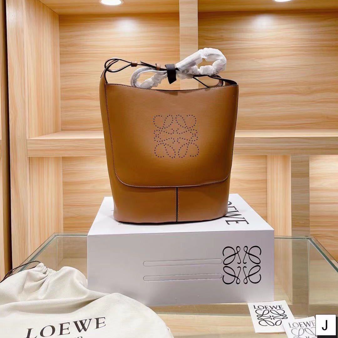 詳細な写真と価格については私に連絡してください。