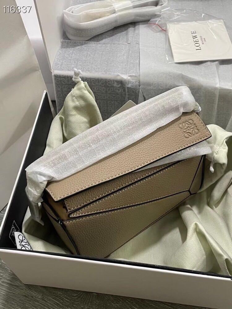 詳細な写真と価格については私に連絡してください。