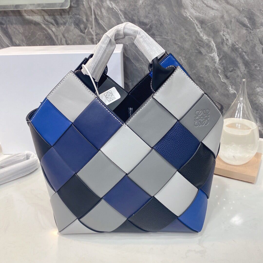 詳細な写真と価格については私に連絡してください。