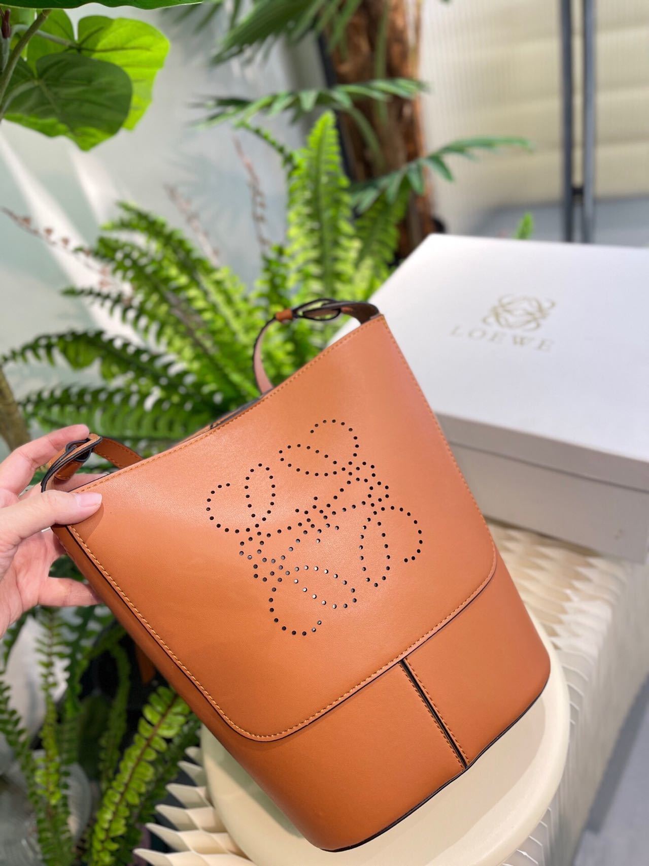 詳細な写真と価格については私に連絡してください。