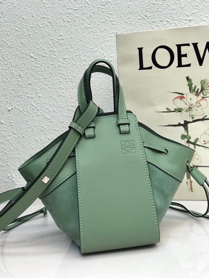 詳細な写真と価格については私に連絡してください。