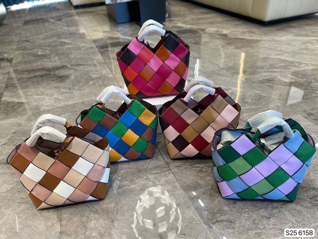 詳細な写真と価格については私に連絡してください。