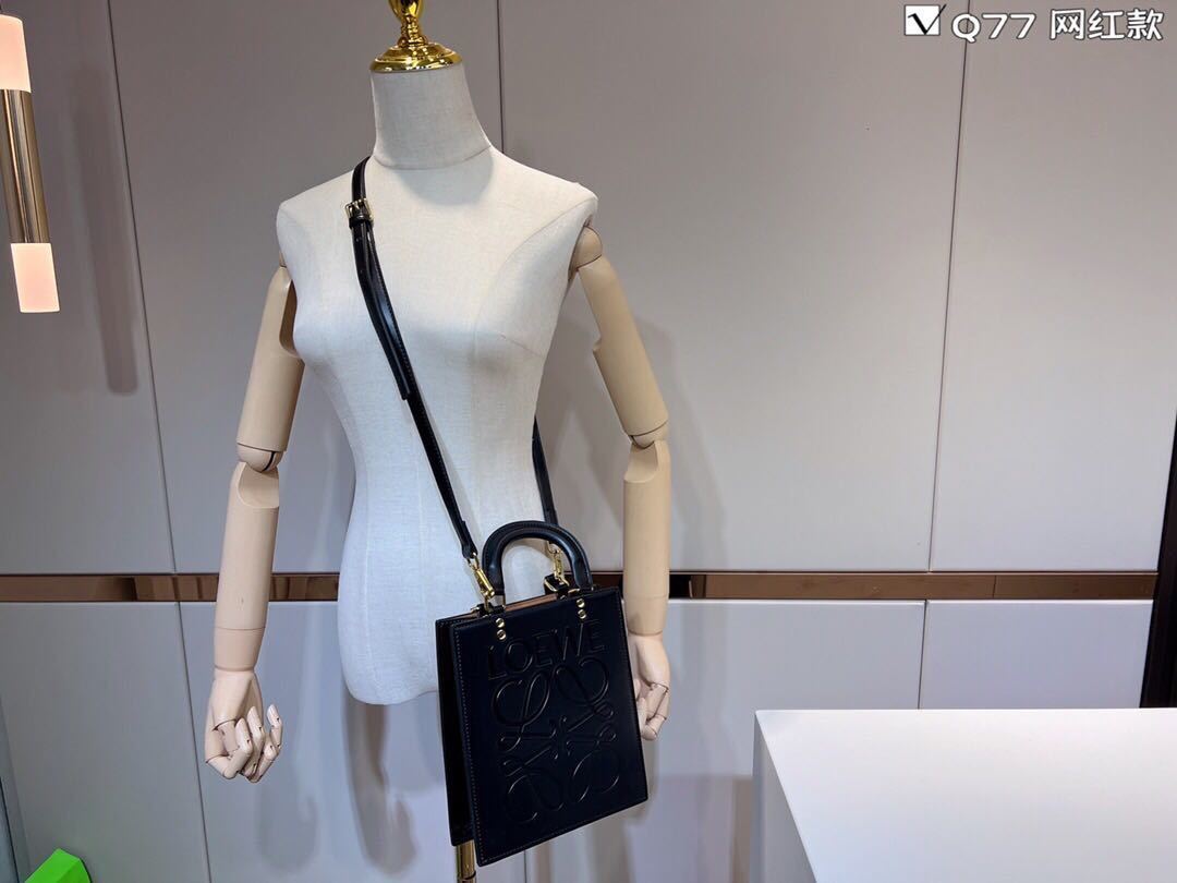 詳細な写真と価格については私に連絡してください。