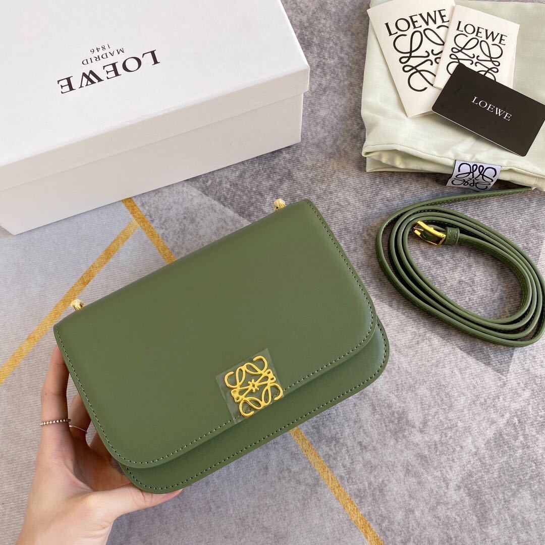 詳細な写真と価格については私に連絡してください。