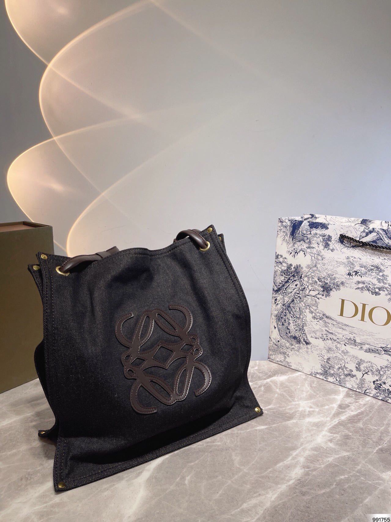 詳細な写真と価格については私に連絡してください。