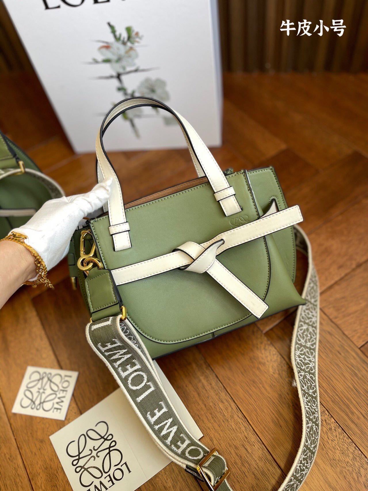 詳細な写真と価格については私に連絡してください。