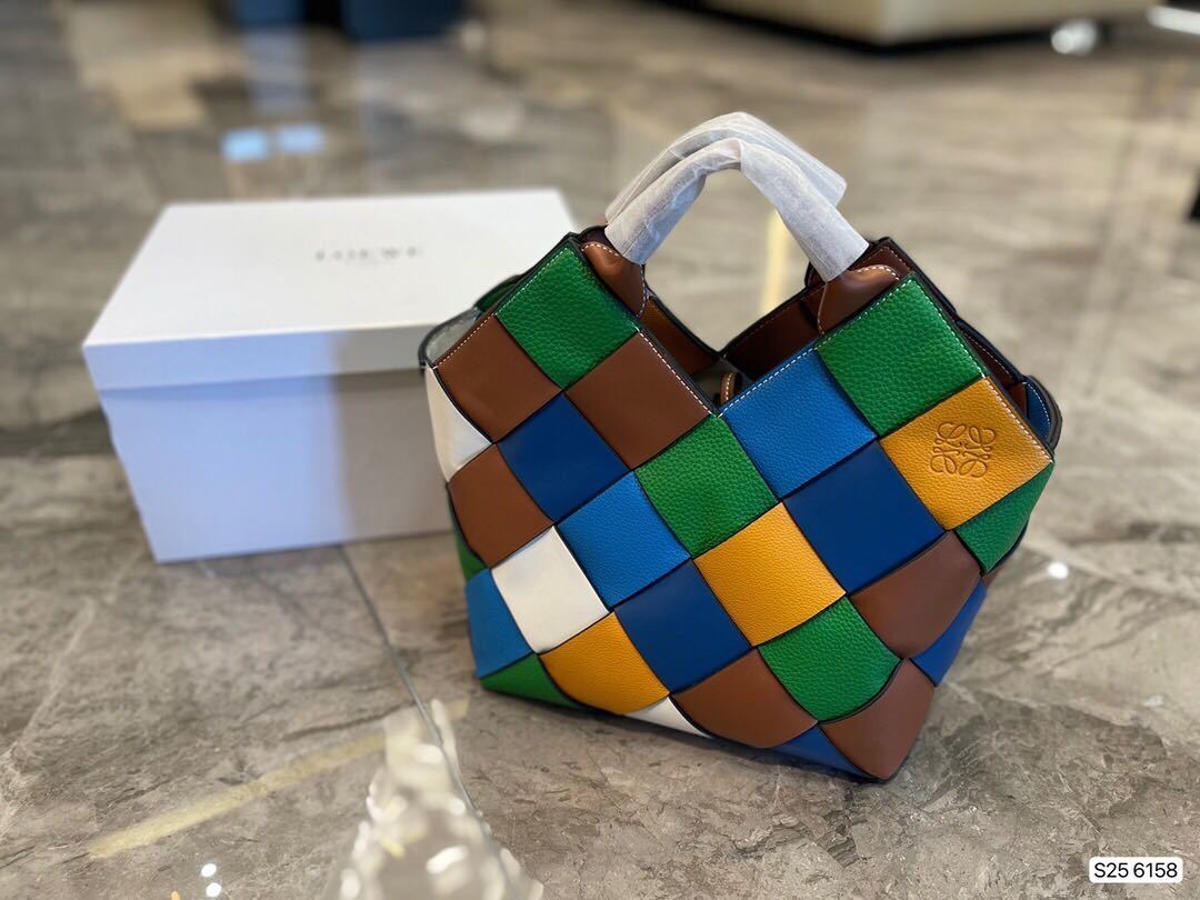 詳細な写真と価格については私に連絡してください。