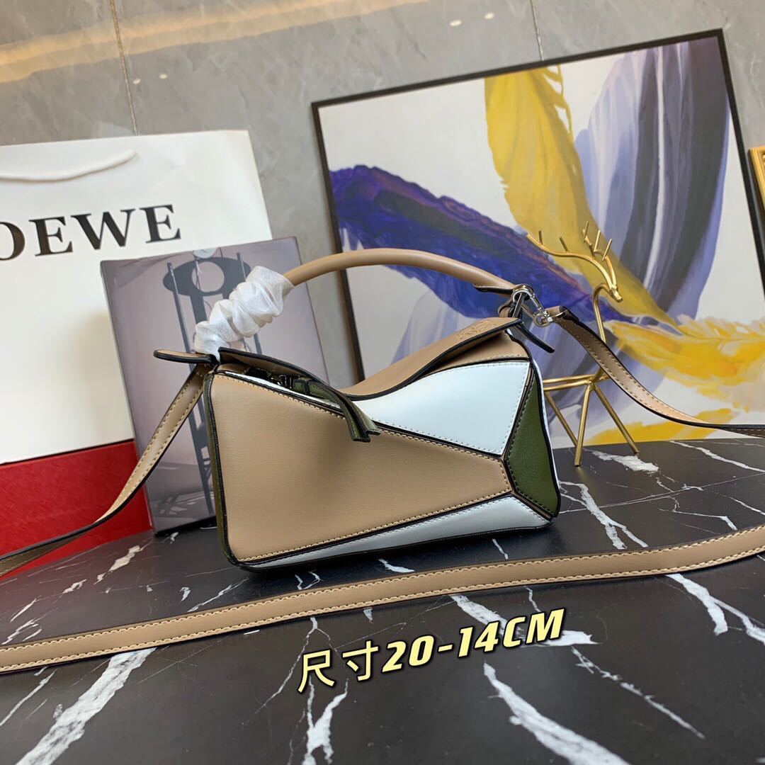 詳細な写真と価格については私に連絡してください。