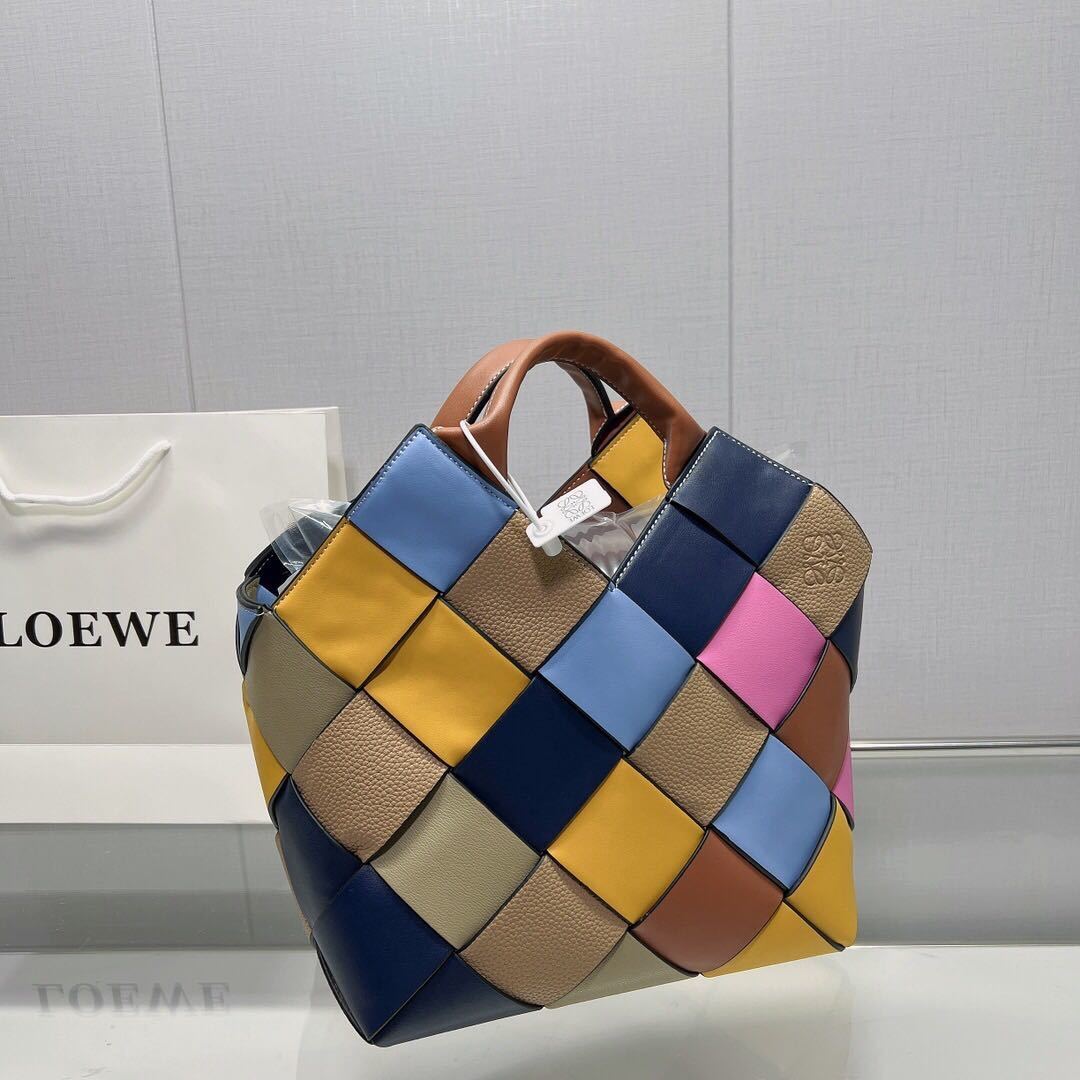 詳細な写真と価格については私に連絡してください。