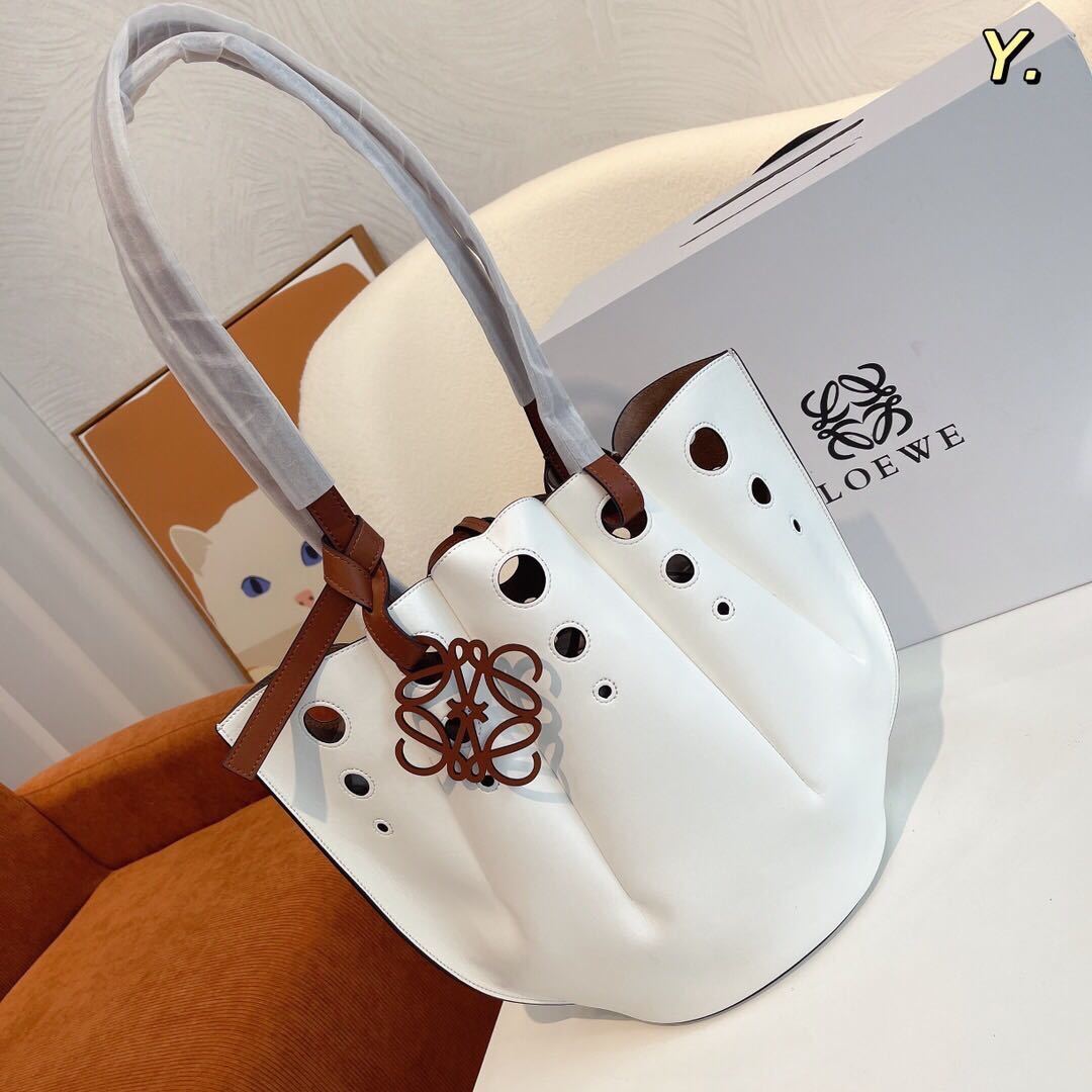 詳細な写真と価格については私に連絡してください。