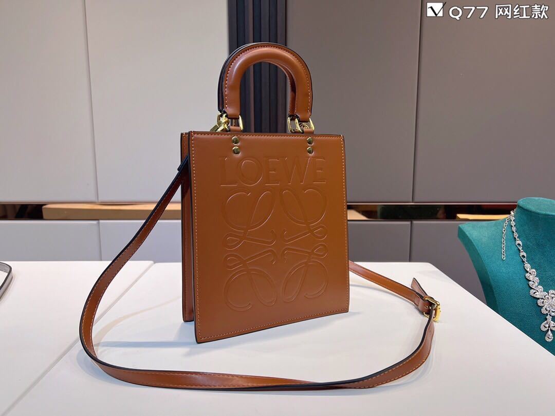 詳細な写真と価格については私に連絡してください。