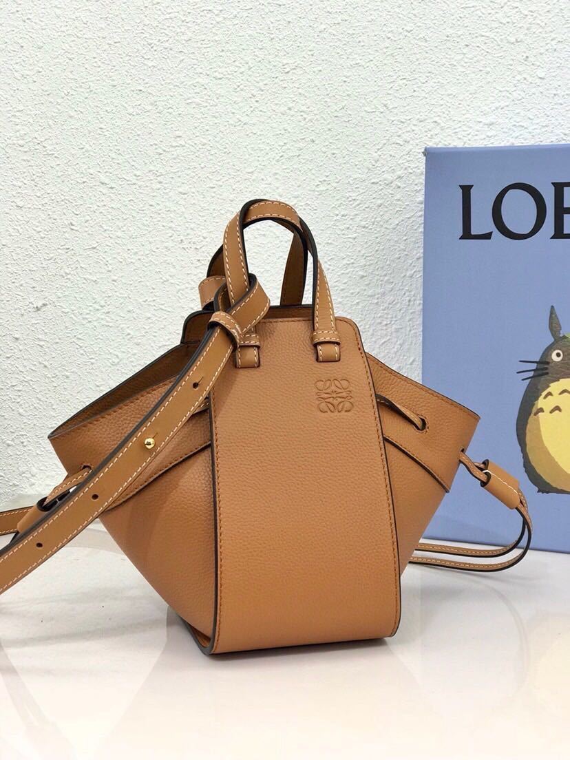 詳細な写真と価格については私に連絡してください。