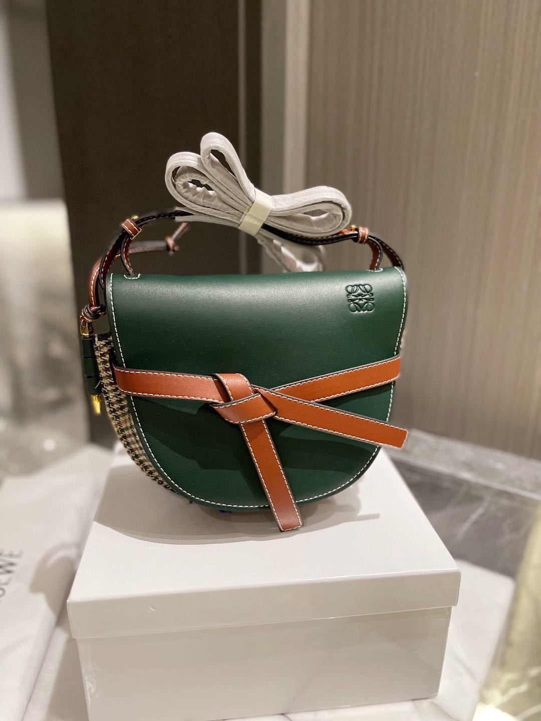 詳細な写真と価格については私に連絡してください。