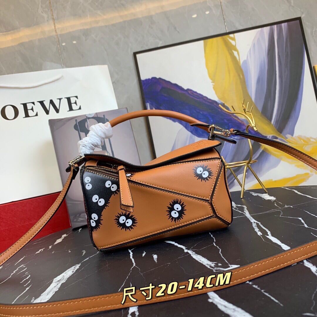 詳細な写真と価格については私に連絡してください。