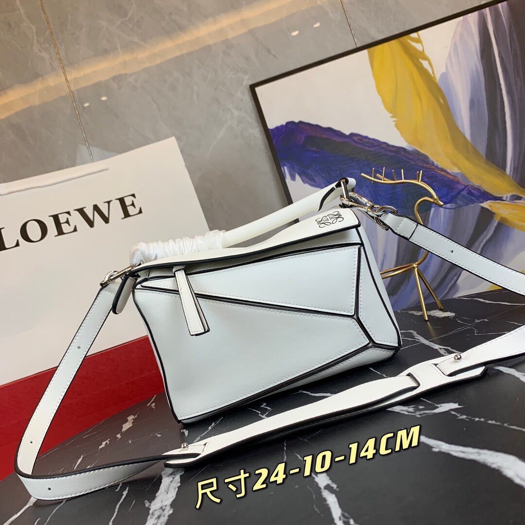 詳細な写真と価格については私に連絡してください。