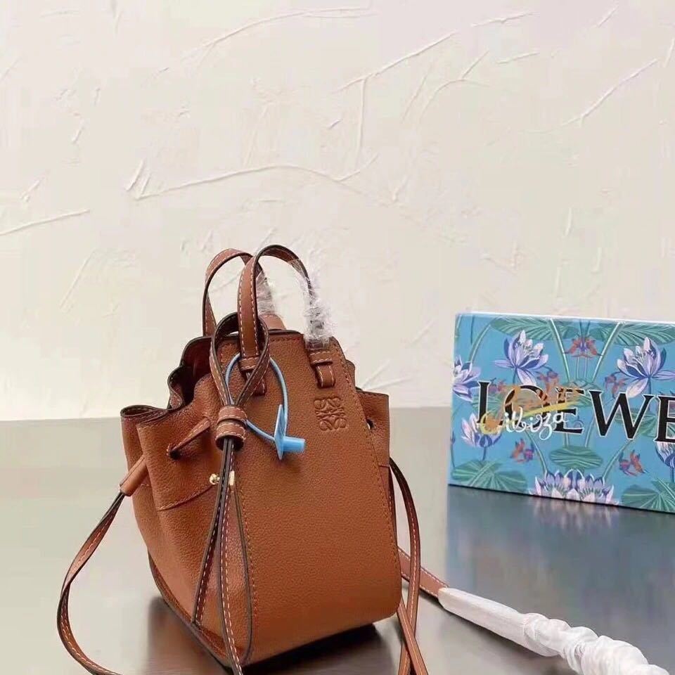 詳細な写真と価格については私に連絡してください。