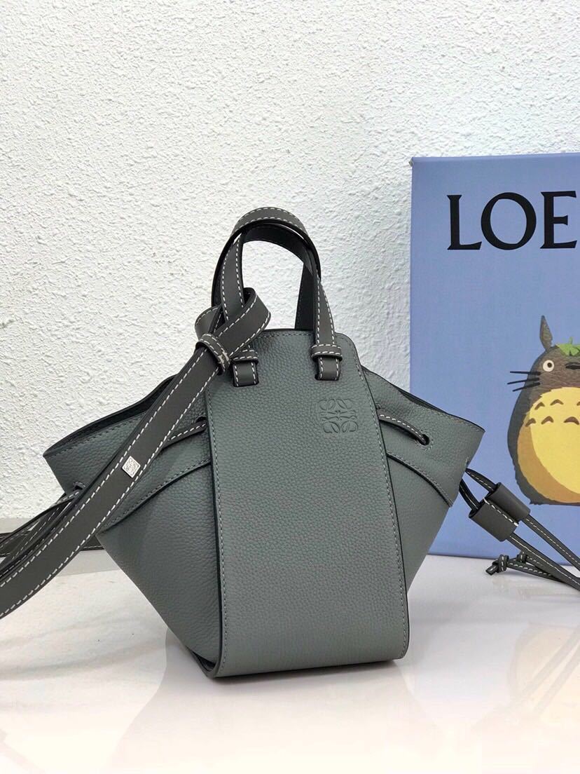 詳細な写真と価格については私に連絡してください。