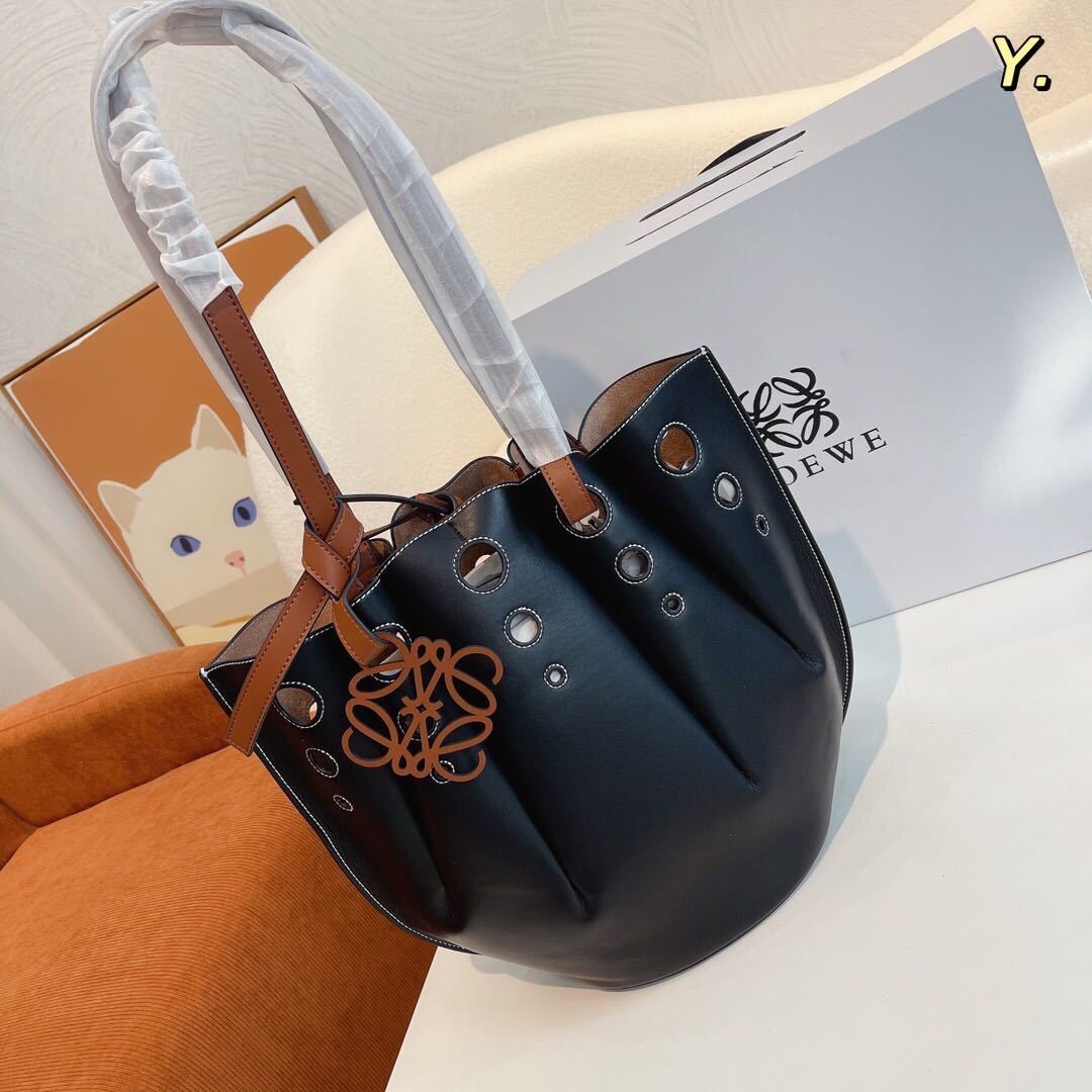 詳細な写真と価格については私に連絡してください。