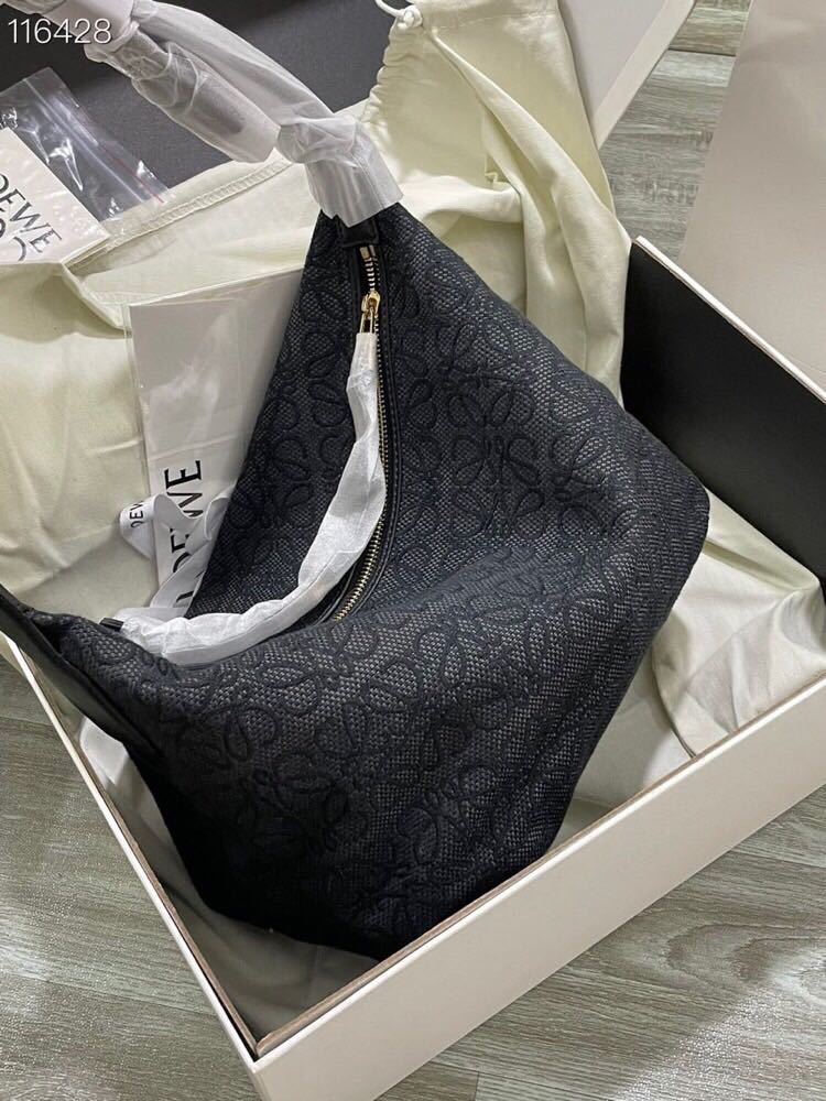 詳細な写真と価格については私に連絡してください。