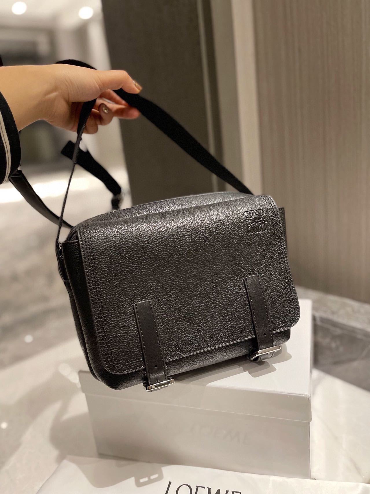 詳細な写真と価格については私に連絡してください。