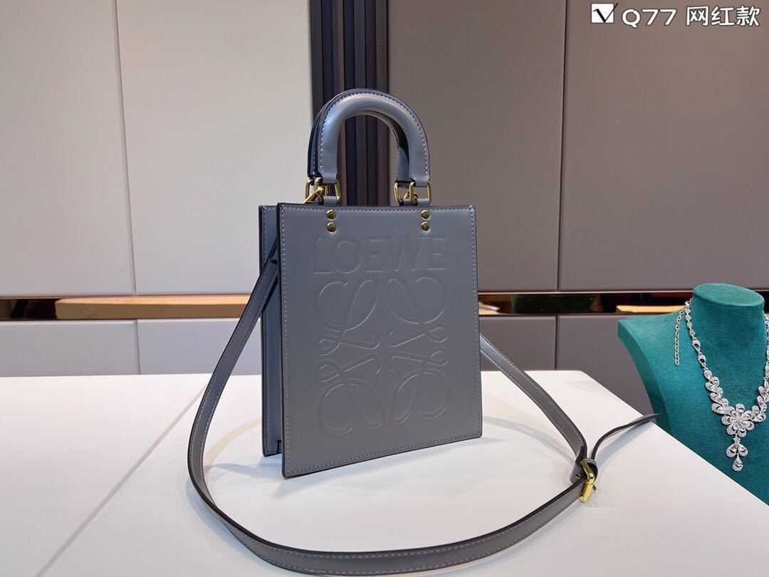 詳細な写真と価格については私に連絡してください。