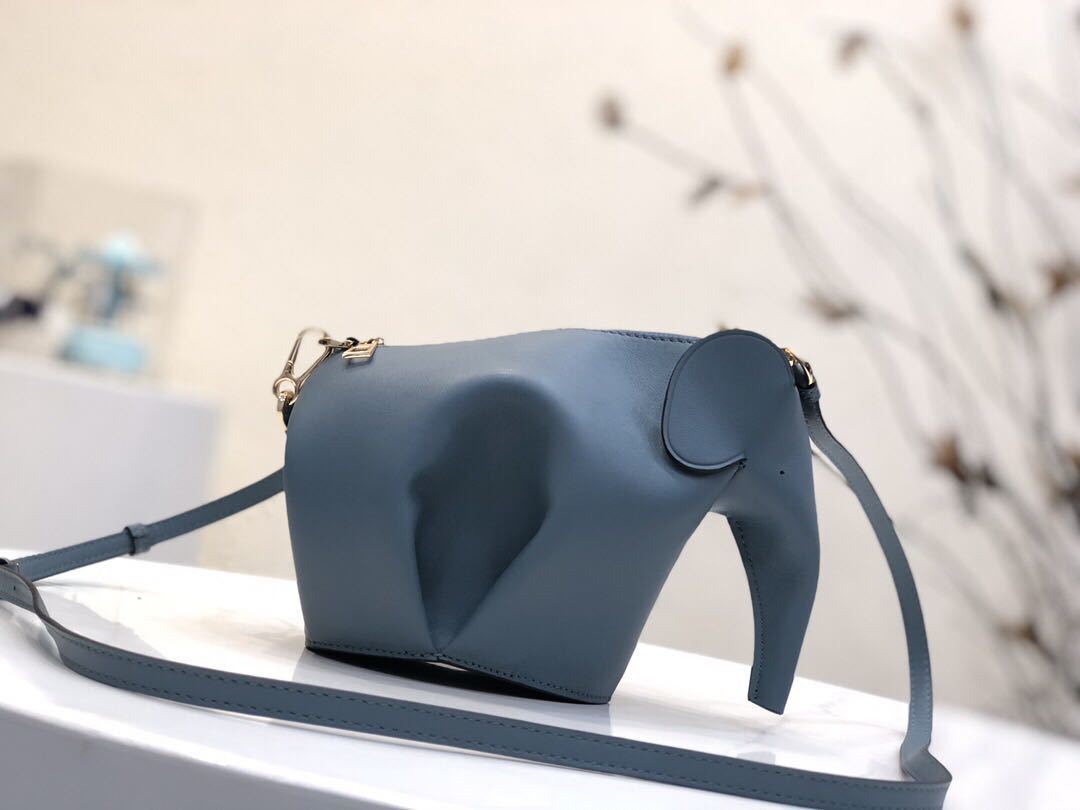 詳細な写真と価格については私に連絡してください。