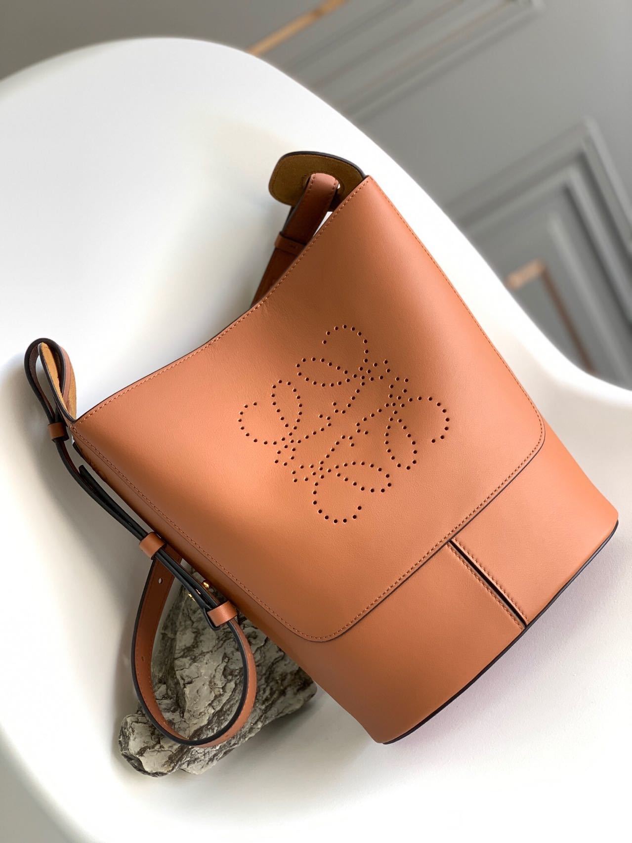 詳細な写真と価格については私に連絡してください。