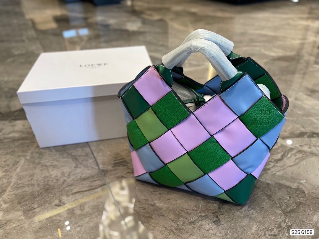 詳細な写真と価格については私に連絡してください。