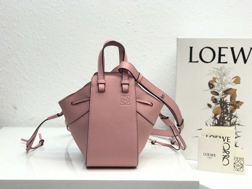 詳細な写真と価格については私に連絡してください。