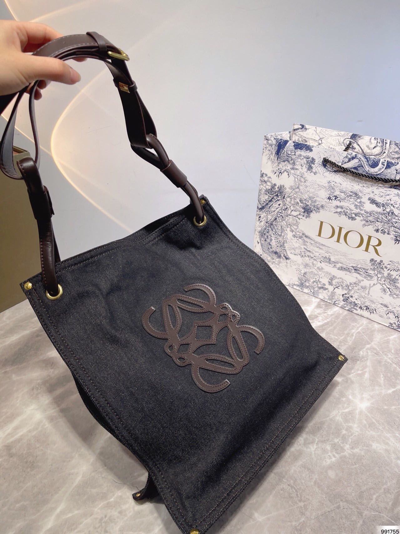 詳細な写真と価格については私に連絡してください。