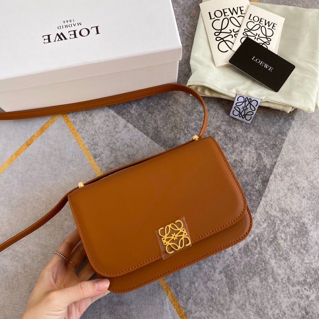 詳細な写真と価格については私に連絡してください。