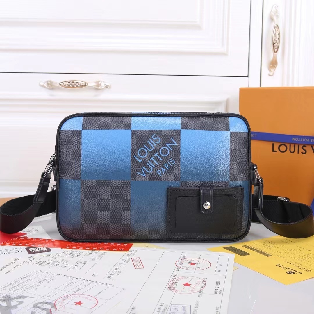 詳細な写真と価格については私に連絡してください。