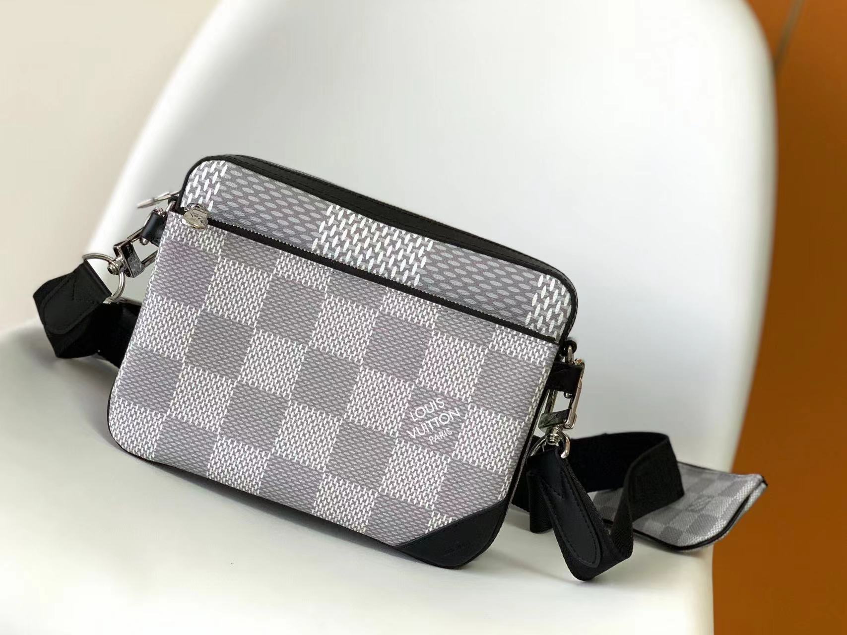 詳細な写真と価格については私に連絡してください。