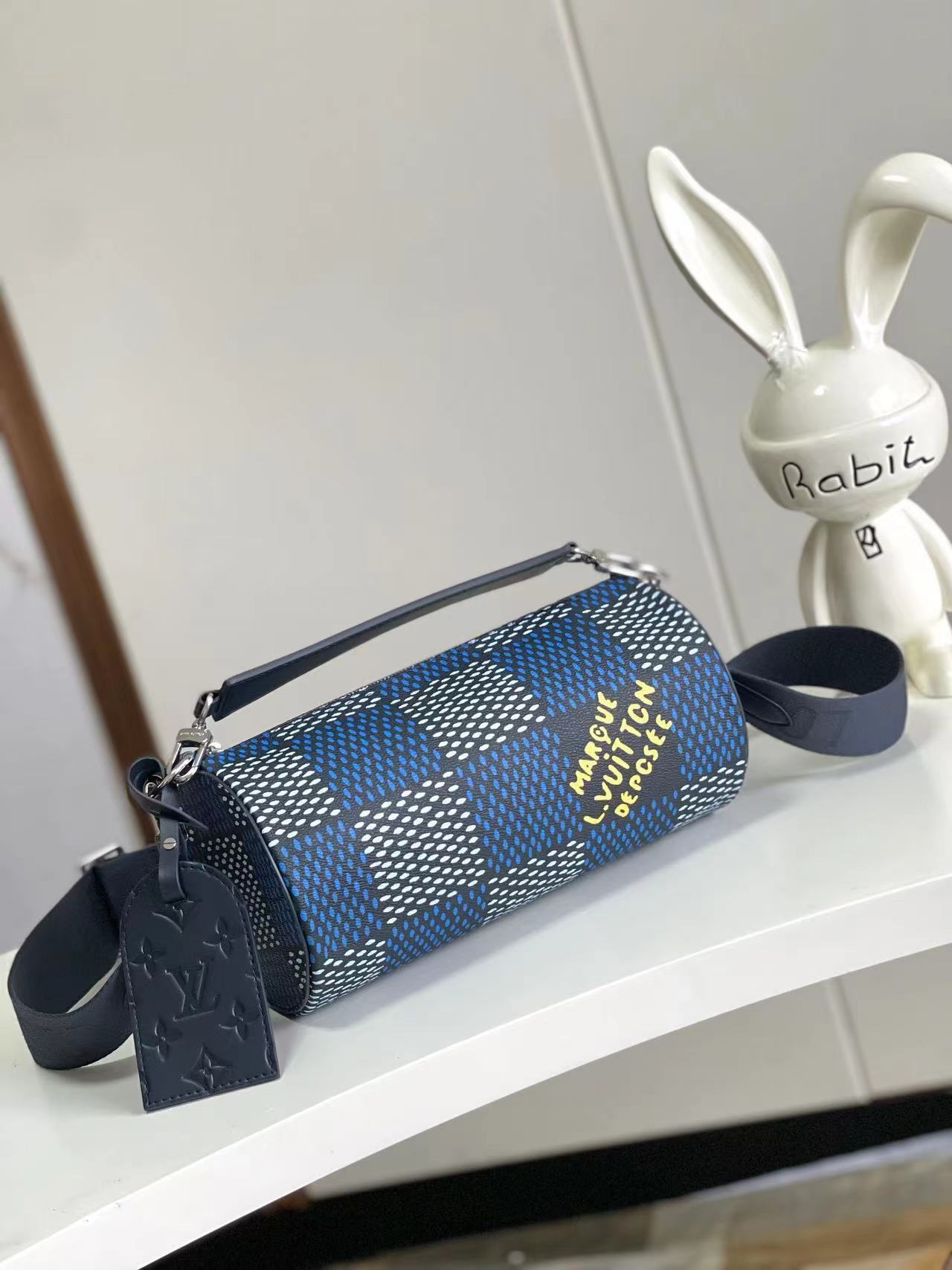 詳細な写真と価格については私に連絡してください。