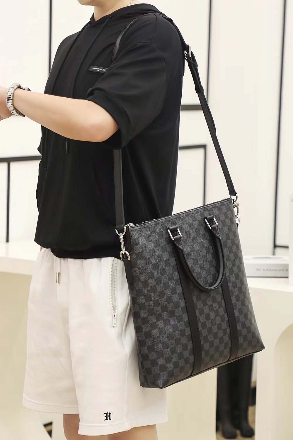 詳細な写真と価格については私に連絡してください。