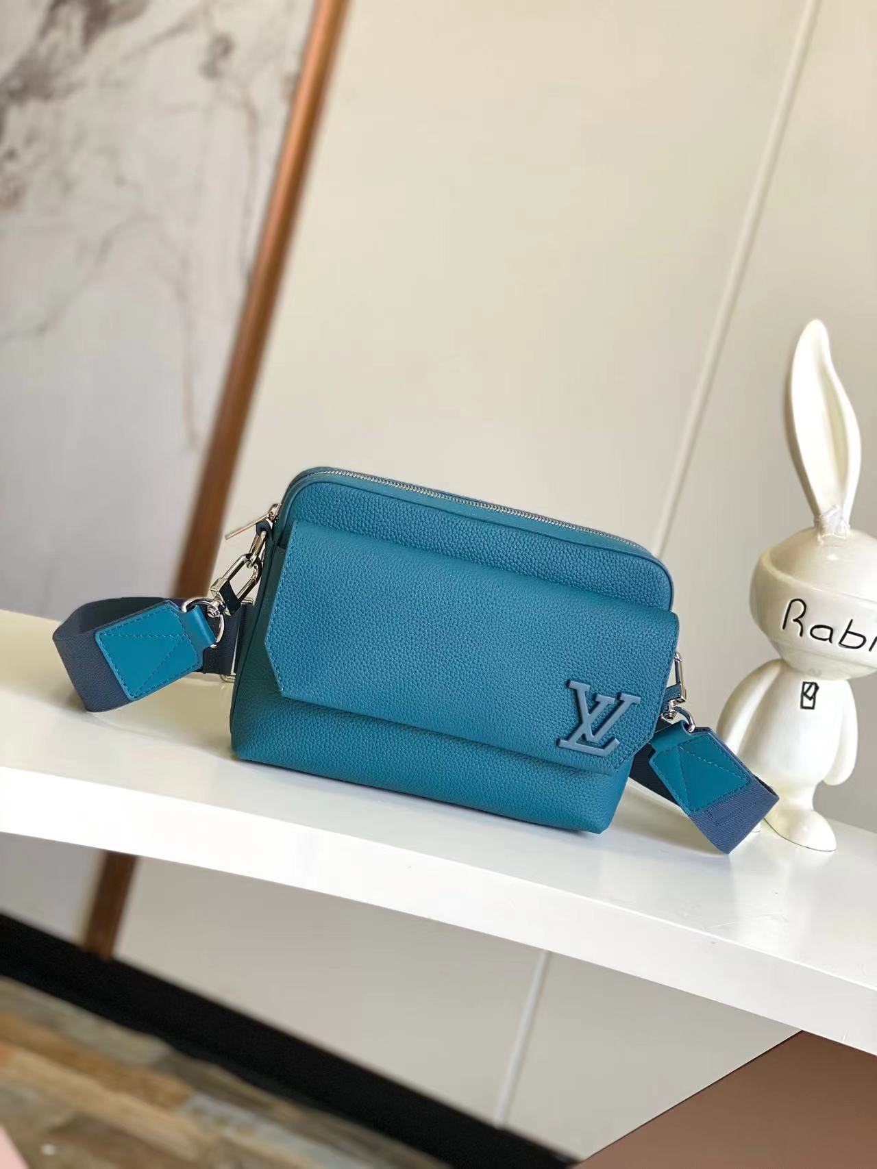 詳細な写真と価格については私に連絡してください。