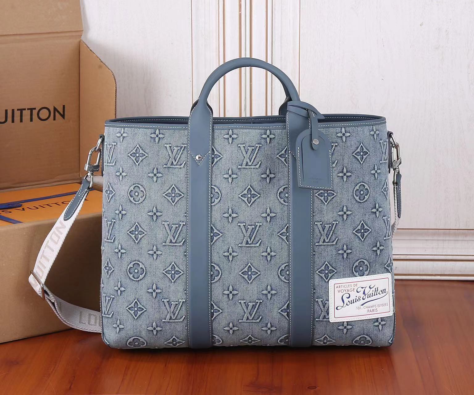 詳細な写真と価格については私に連絡してください