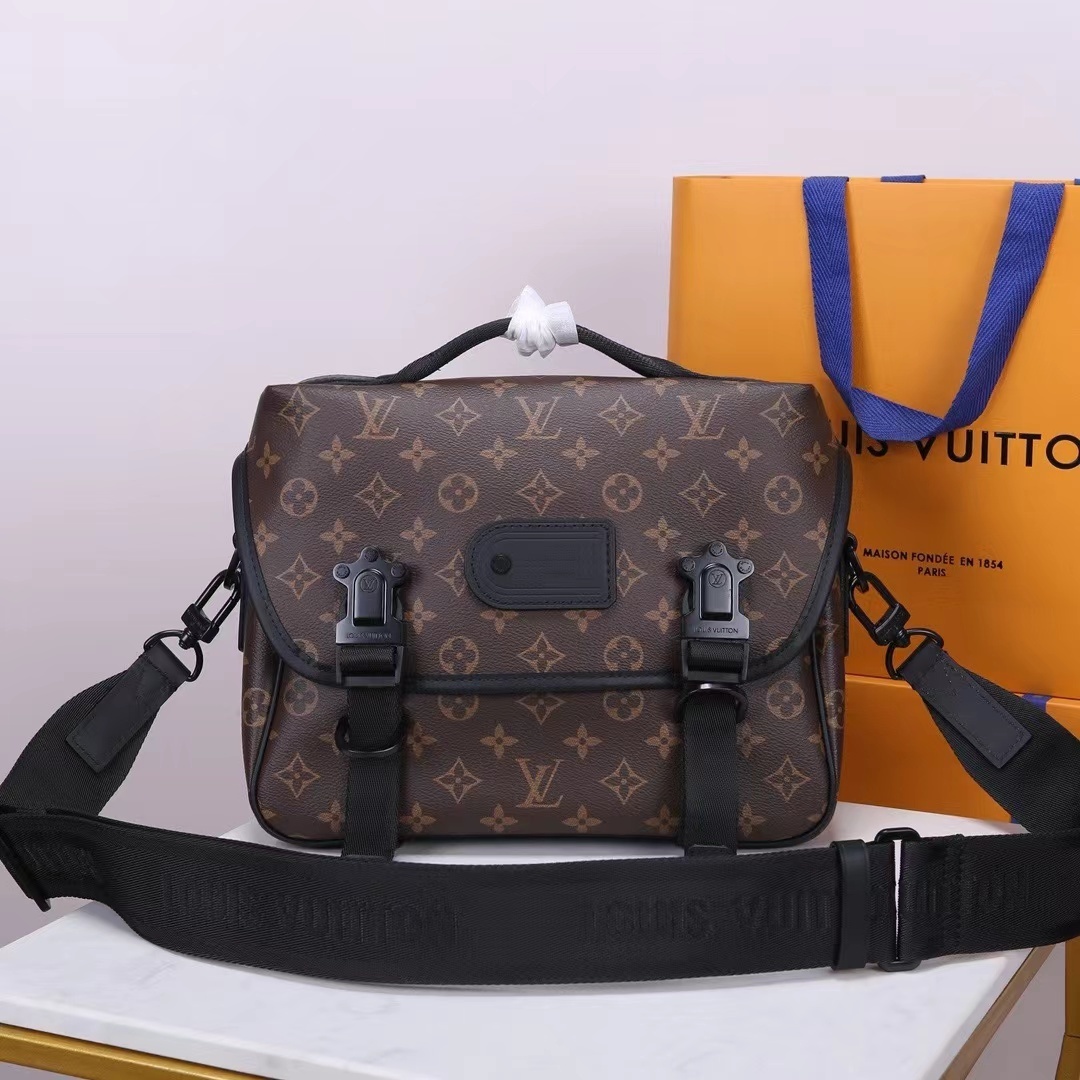 詳細な写真と価格については私に連絡してください。