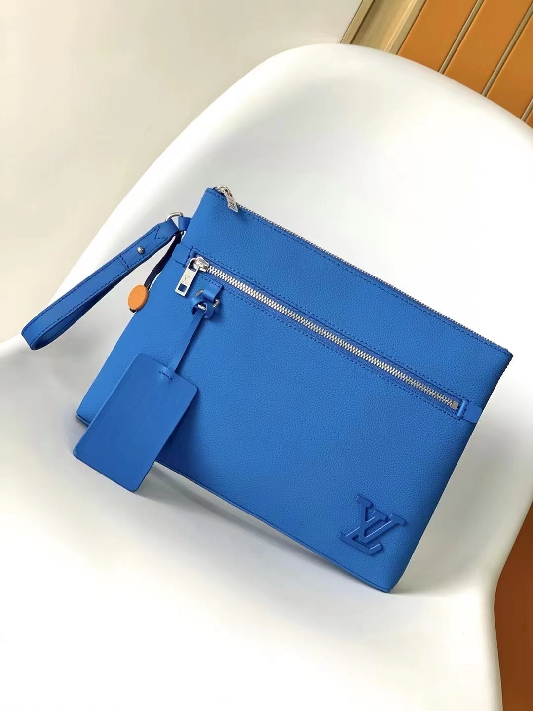 詳細な写真と価格については私に連絡してください。