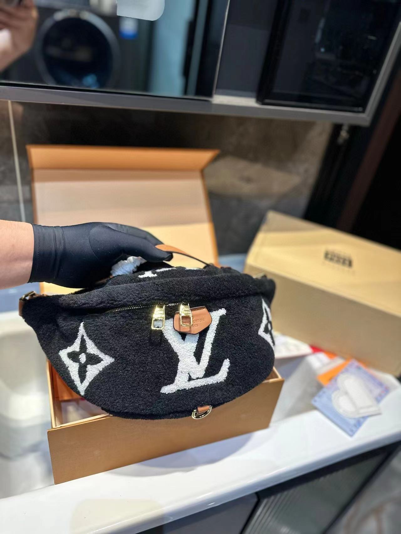 詳細な写真と価格については私に連絡してください