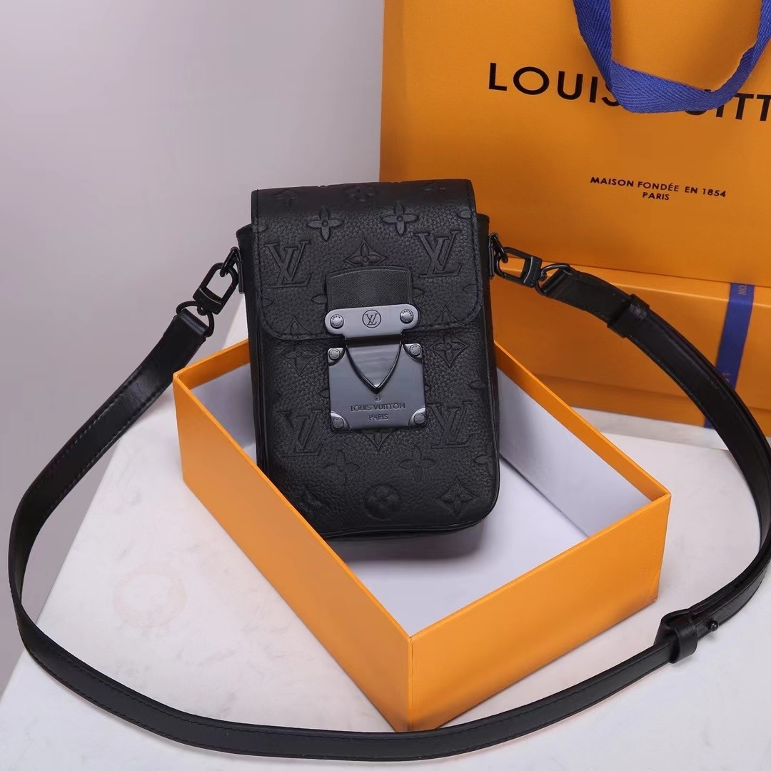 詳細な写真と価格については私に連絡してください。